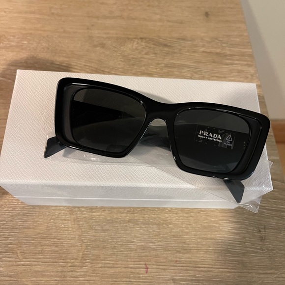AUTHENTIC NEVER WORN PRADA GLASSES - Picture 3 of 6